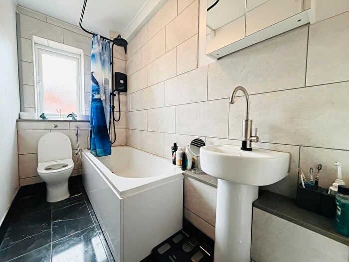 1 Bedroom Flat To Rent In Wide Lane, Southampton, SO18