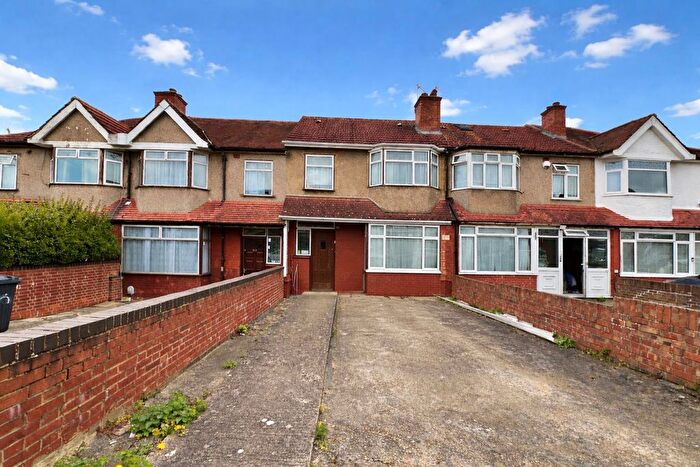 3 Bedroom Terraced House For Sale In Allenby Road, Southall, UB1