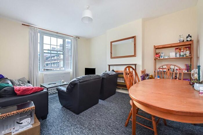 3 Bedroom Flat To Rent In Frazier Street, London, SE1
