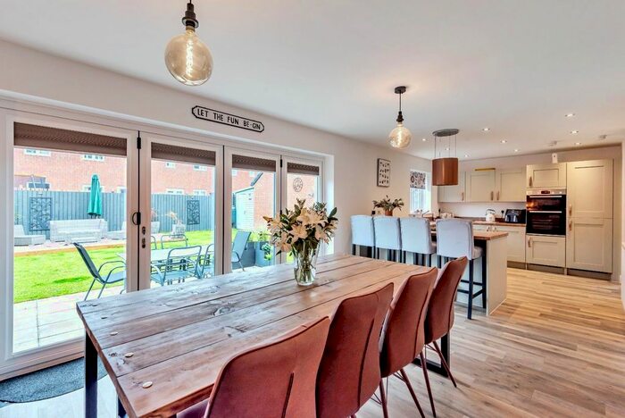 5 Bedroom Detached House For Sale In Skipper Crescent, Sherburn In Elmet, Leeds, LS25