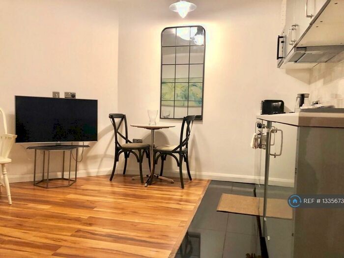 1 Bedroom Flat To Rent In Exmouth Street, Swindon, SN1