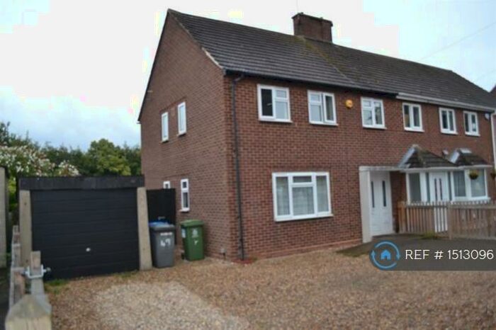 3 Bedroom Semi-Detached House To Rent In Cox Green Road, Maidenhead, SL6
