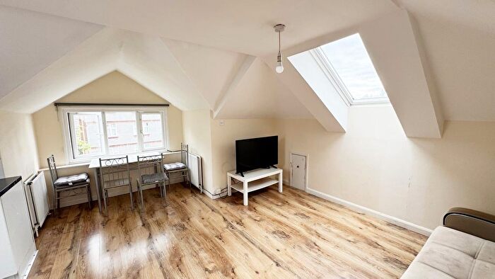 1 Bedroom Flat To Rent In Pellatt Grove, Wood Green, N22