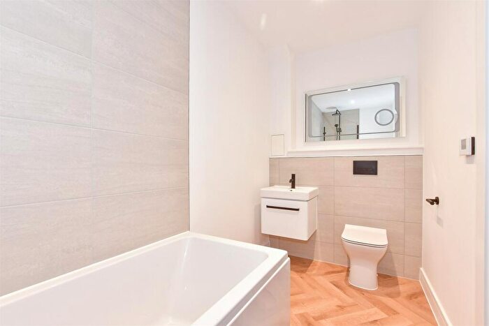 1 Bedroom Flat For Sale In Pier View, St. George's Terrace, Herne Bay, Kent, CT6