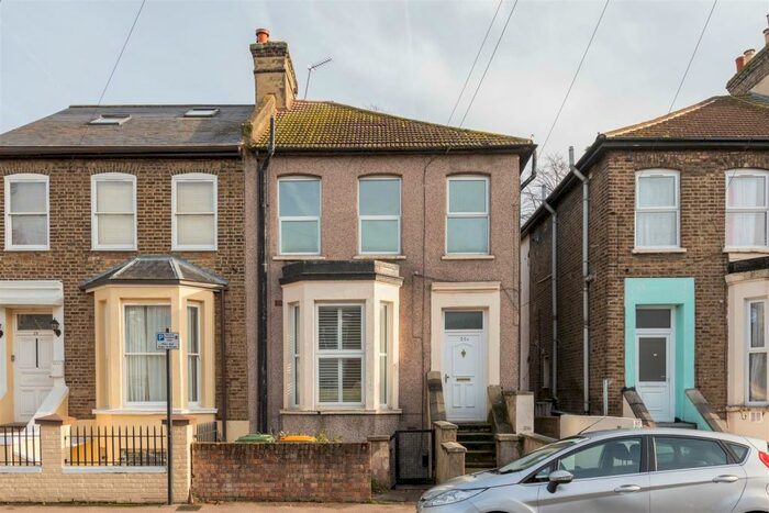 2 Bedroom Apartment To Rent In Selwyn Road, Plaistow, E13