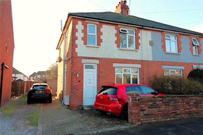 3 Bedroom Semi Detached House For Sale In Earls Road, Fareham, Hampshire, PO16