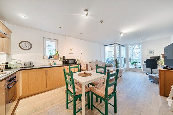 1 Bedroom Flat For Sale In Osiers Road, Putney, London, SW18