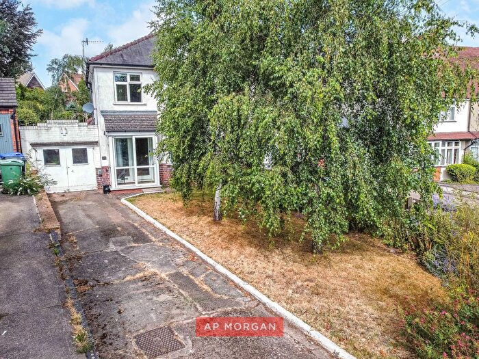 3 Bedroom Semi-detached House For Sale In Ham Lane, Stourbridge, West Midlands, DY9