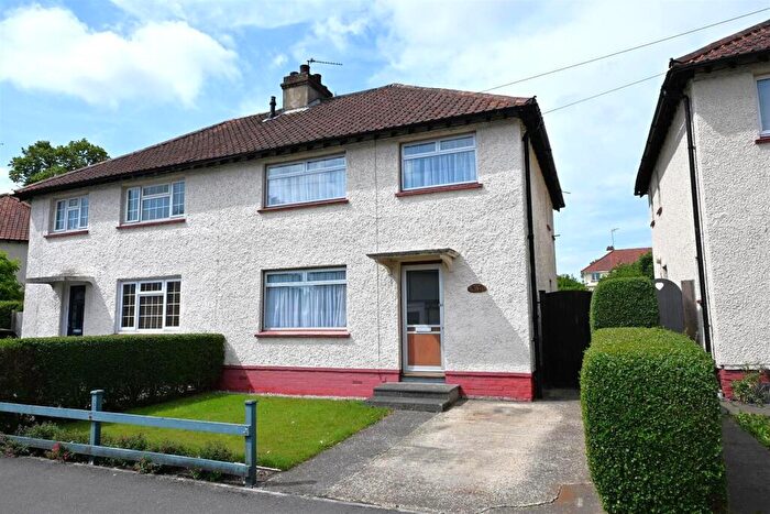 3 Bedroom Semi-Detached House For Sale In Chesterfield Road, Basingstoke, RG21