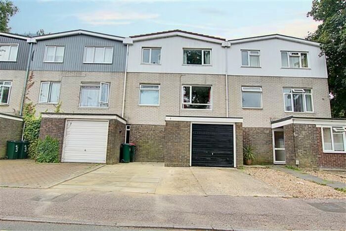 4 Bedroom Town House To Rent In Barley Close, Crawley RH10