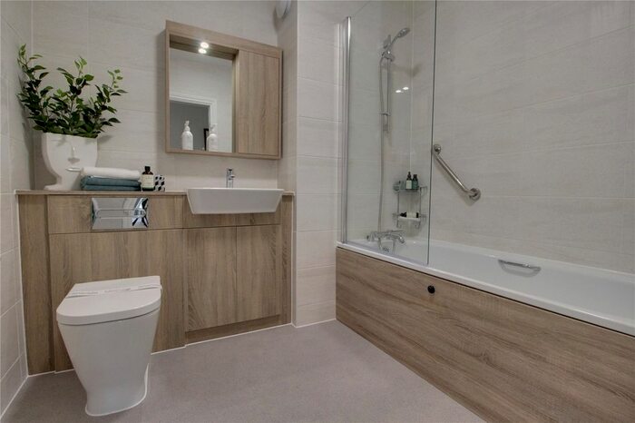2 Bedroom Flat For Sale In Crookham Road, Fleet, GU51