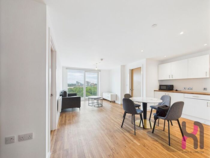 2 Bedroom Flat To Rent In Pomona Strand, Manchester, M16
