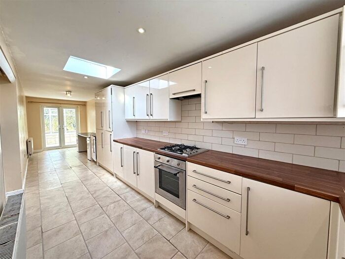 3 Bedroom Detached Bungalow For Sale In Ddol Road, Dunvant, Swansea, SA2