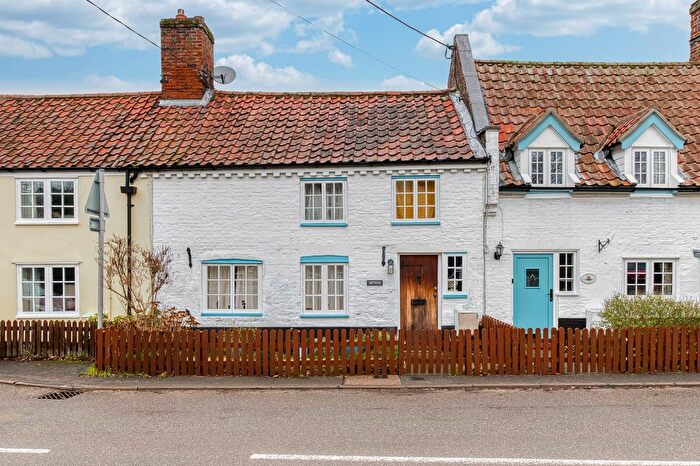 2 Bedroom Terraced House For Sale In The Street, Holton, IP19