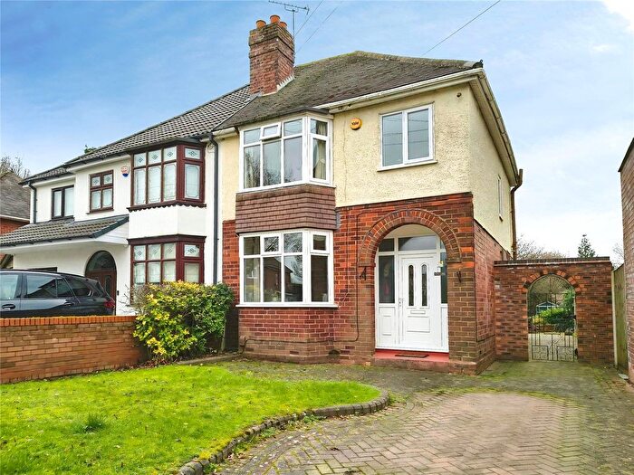 3 Bedroom Semi Detached House For Sale In Birchfields Road, Willenhall, West Midlands, WV12