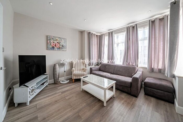 2 Bedroom Flat To Rent In Rosedene Avenue, London, SW16