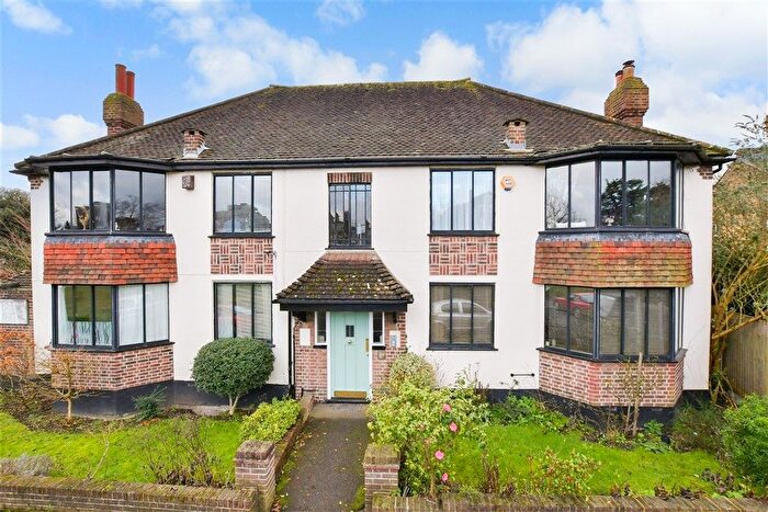 2 Bedroom Flat For Sale In Forest Court, Wanstead, London, E11