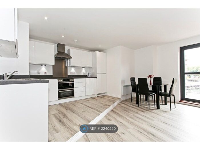 2 Bedroom Flat To Rent In Waterfront House, London, E5