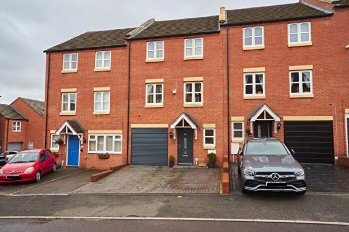 4 Bedroom Property For Sale In Ragstone Close, Walsall, WS2