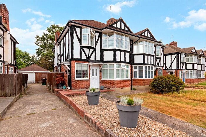 2 Bedroom Flat For Sale In Aboyne Drive, Raynes Park, SW20