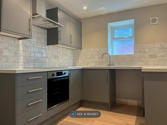 1 Bedroom Flat To Rent In Abbey House, Horsham, RH13