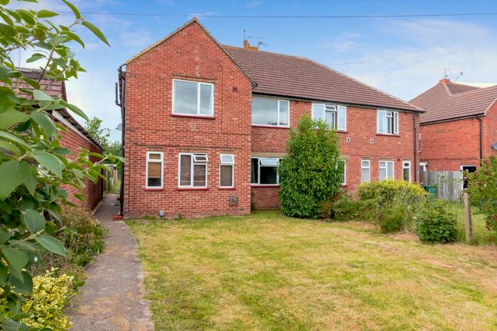 2 Bedroom Maisonette To Rent In The Drive, Horley, RH6