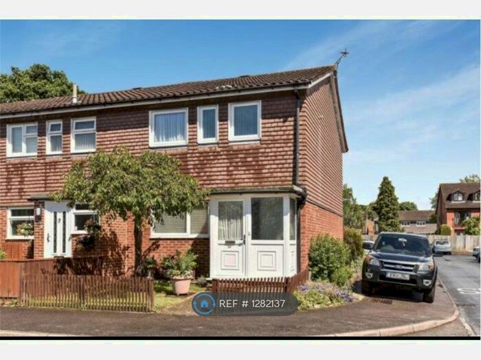 3 Bedroom End Of Terrace House To Rent In Durham Road, Owlsmoor, Sandhurst, GU47