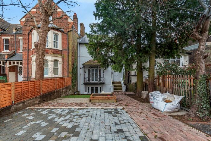 3 Bedroom Flat To Rent In Shrewsbury Lane, London SE18