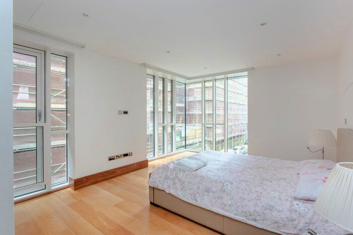 3 Bedroom Flat To Rent In Abbey House, - Baker Street, London, NW1