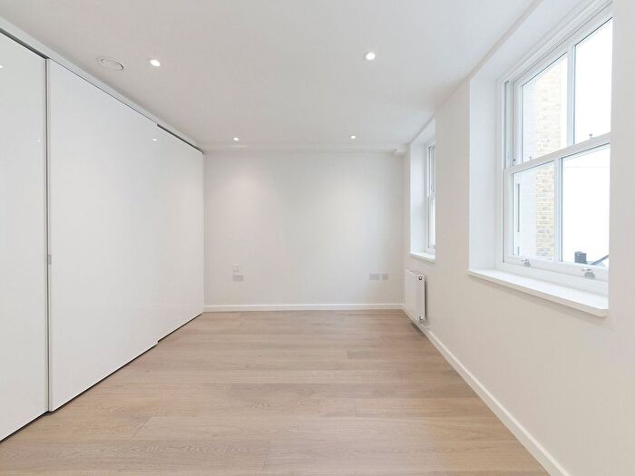 1 Bedroom Flat To Rent In Fouberts Place, Soho, W1F