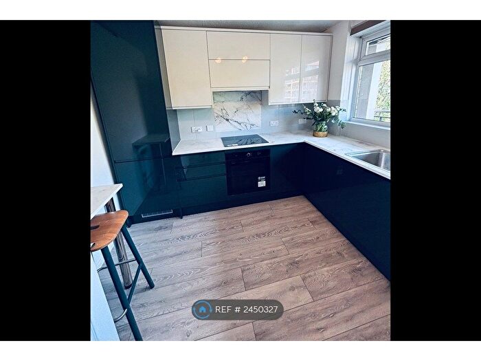 3 Bedroom Maisonette To Rent In Gosset Street, London, E2