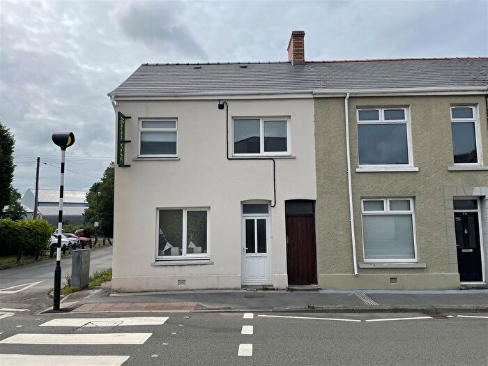 2 Bedroom Flat To Rent In Penybanc Road, Ammanford, SA18