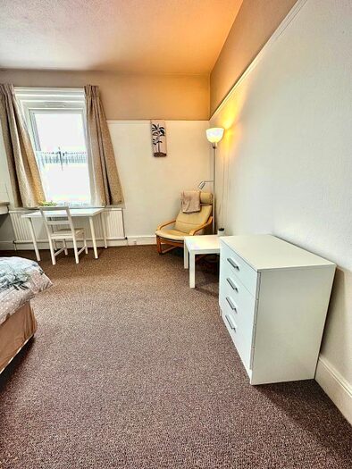 1 Bedroom Flat To Rent In Crescent Road, Bournemouth, BH2