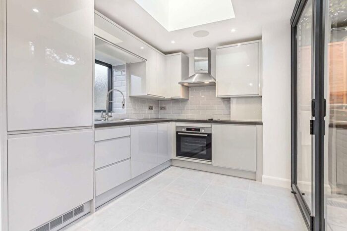 1 Bedroom Property To Rent In Himley Road, Tooting, SW17
