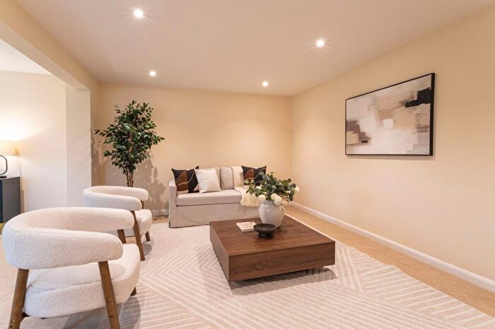 4 Bedroom Detached Bungalow To Rent In Wedmans Lane, Rotherwick, RG27