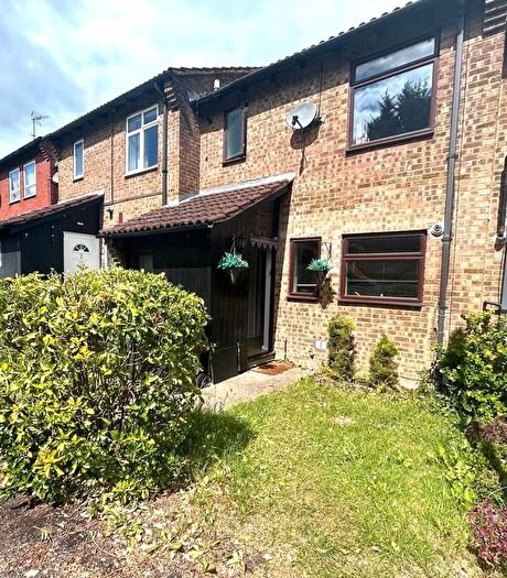 3 Bedroom Terraced House To Rent In Plaiters Way, Dunstable, LU5