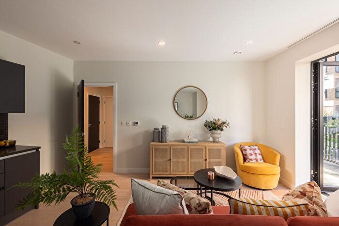 1 Bedroom Flat For Sale In Middle Road, London, W7