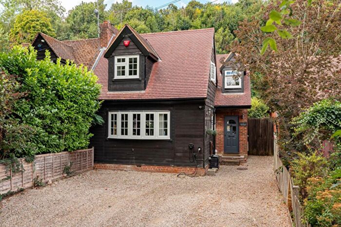 3 Bedroom Semi-Detached House For Sale In Great Amwell, Ware, SG12