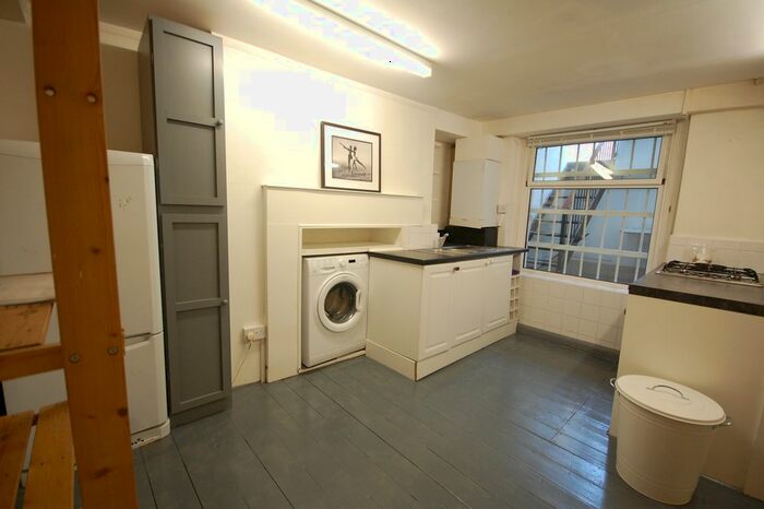 Studio To Rent In Chiswick High Road, London, W4