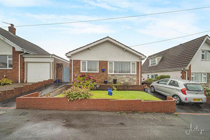 3 Bedroom Detached Bungalow For Sale In Twyni Teg, Killay, Swansea, SA2