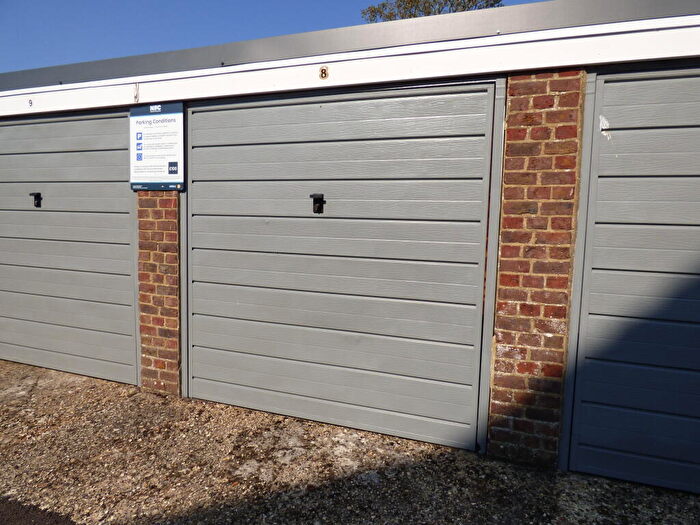 Garage / Parking To Rent In Fitzalan Road, Littlehampton, BN17