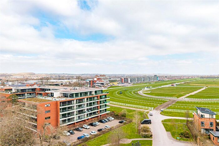 2 Bedroom Apartment For Sale In Racecourse Road, Newbury, Berkshire, RG14