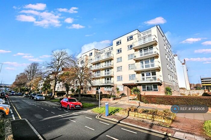3 Bedroom Flat To Rent In Devonshire Place, Eastbourne, BN21