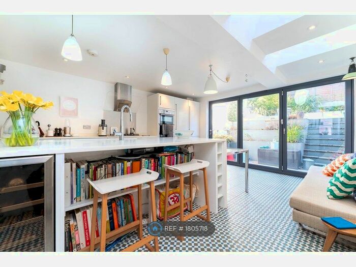 3 Bedroom Terraced House To Rent In Warleigh Road, Brighton, BN1