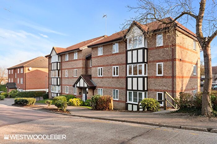 2 Bedroom Flat To Rent In Fallow Rise, Hertford, SG13