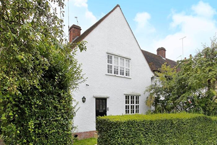 3 Bedroom House To Rent In Asmuns Hill, Hampstead Garden Suburb, NW11