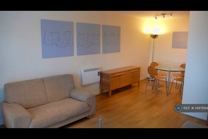 2 Bedroom Flat To Rent In Bishops Corner, Manchester, M15