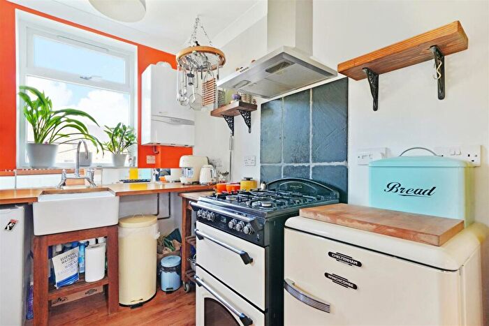 2 Bedroom Flat For Sale In Ferntower Road, London, N5