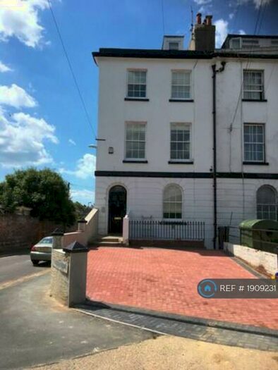 1 Bedroom Flat To Rent In Dorchester Road, Weymouth, DT4