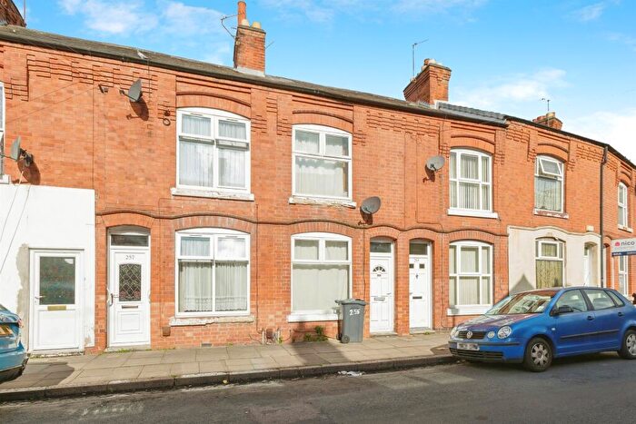 3 Bedroom Terraced House For Sale In Mere Road, Leicester, LE5